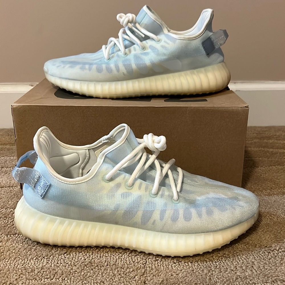 Yeezy 350 v2 Mono Ice